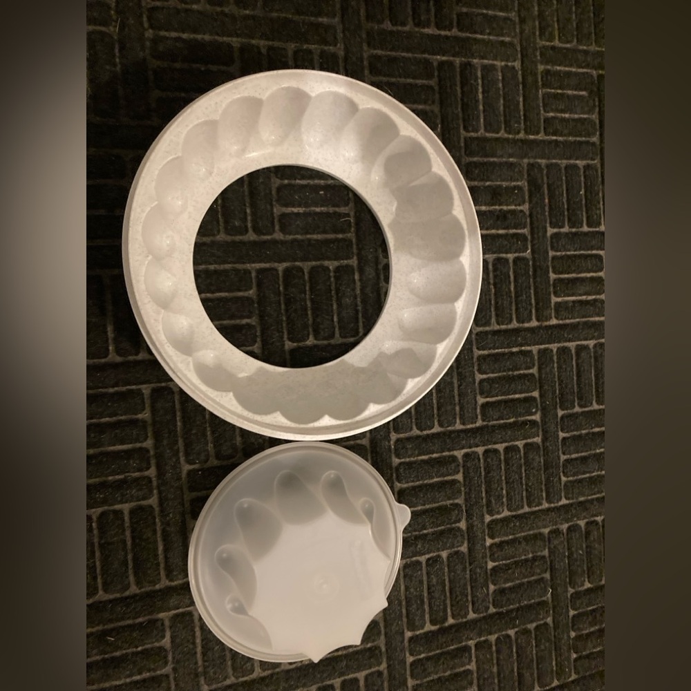 Vintage Tupperware 1201-1, 1202-1 Two piece Jello Mold Ring round Bunt Container